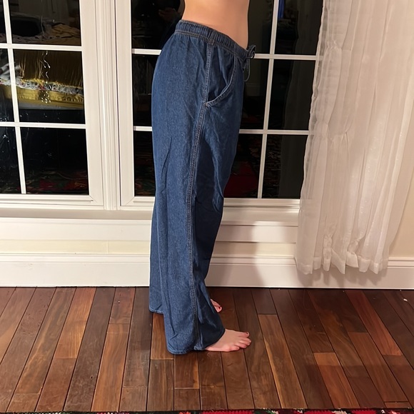 No brand thin denim pants. Elastic waist w draw string. Model is a size 2. - Picture 3 of 4